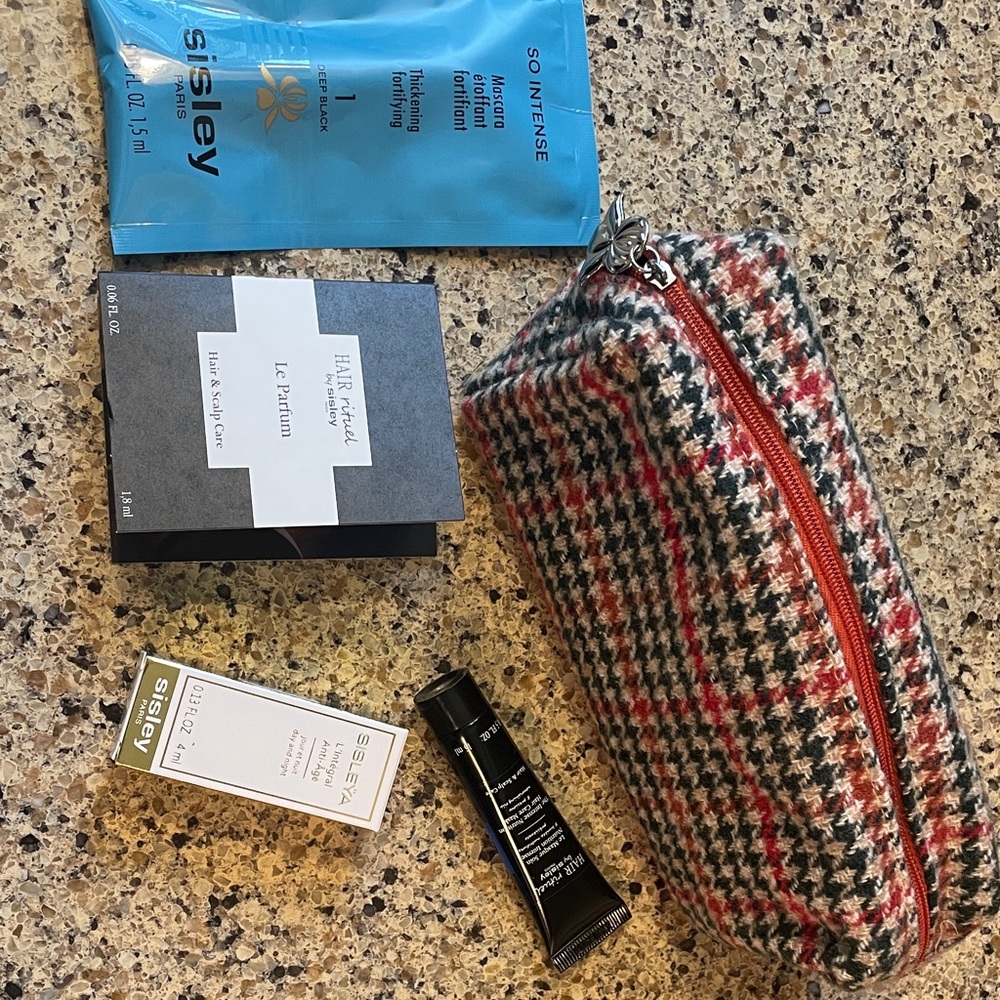 NEW Sisley Makeup Bag with samples from Sisley